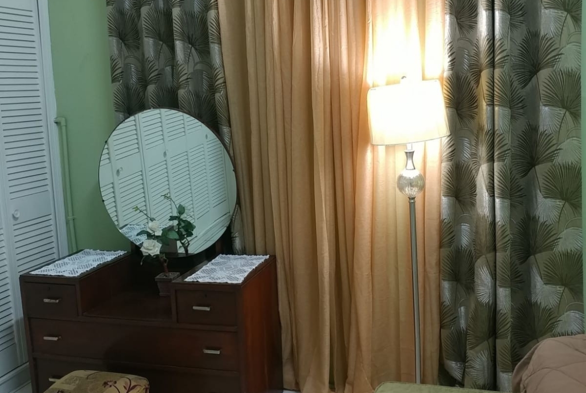 scaled 1000808756