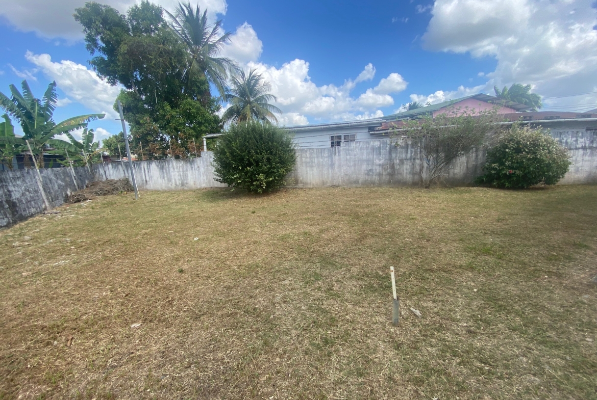 secure electronic garage gate Longdenville rental