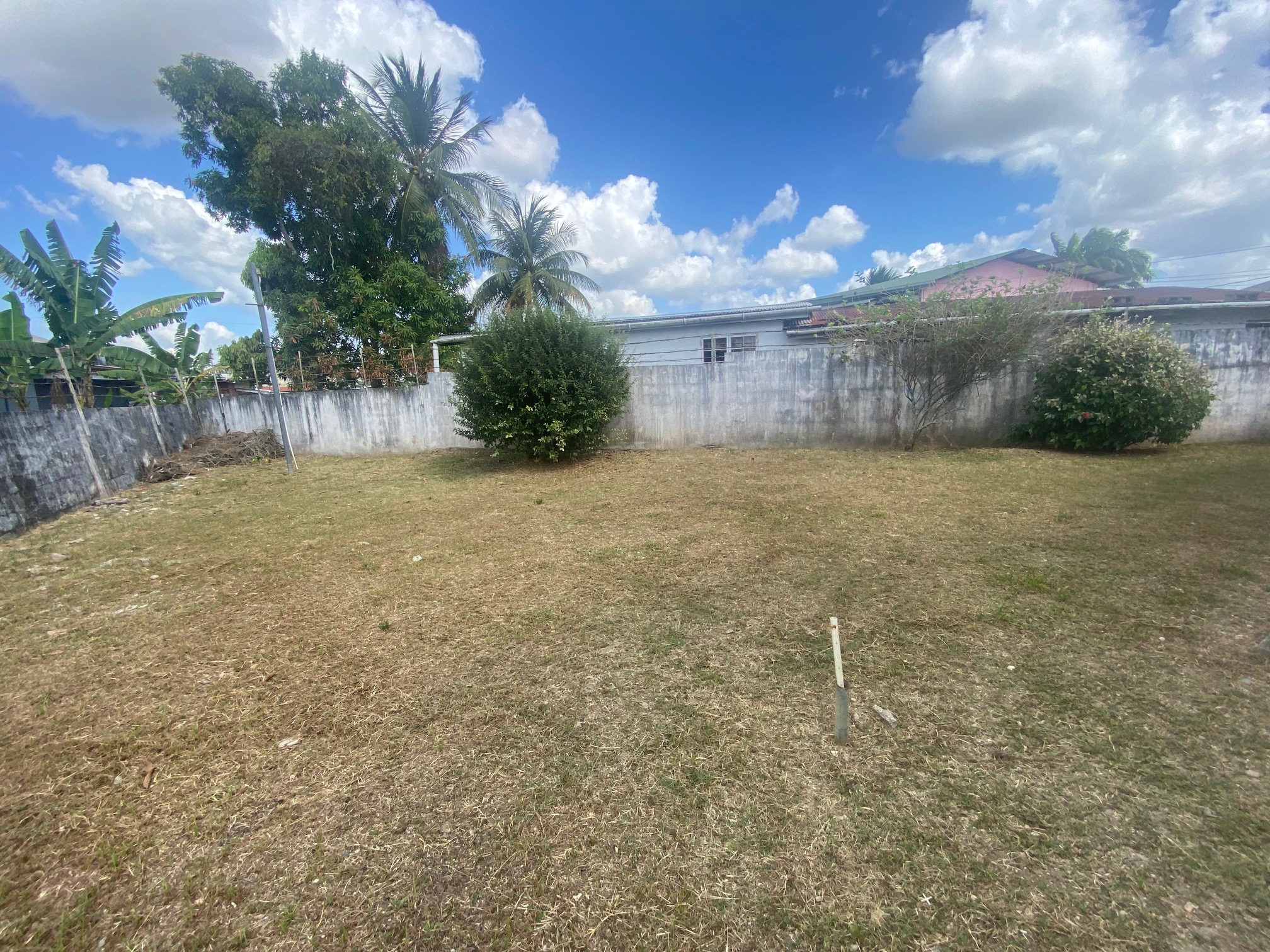 secure electronic garage gate Longdenville rental