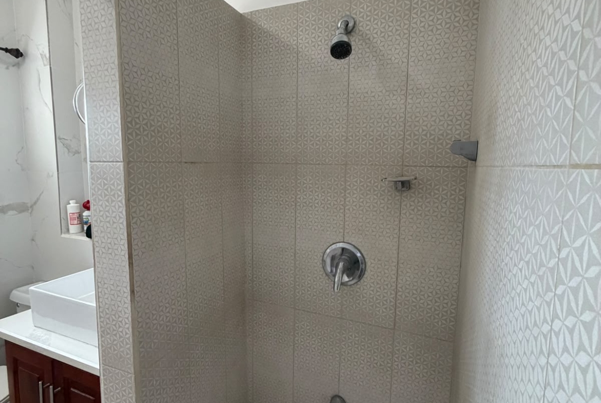 Eventide Court trincity bathroom2